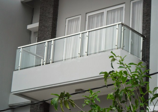 Foto Balkon Kaca  Rumah 2 Lantai Balkon Minimalis 2539 