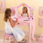 Meja Rias Untuk Anak Perempuan