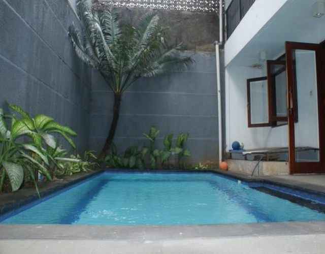 desain rumah dengan kolam renang minimalis modern